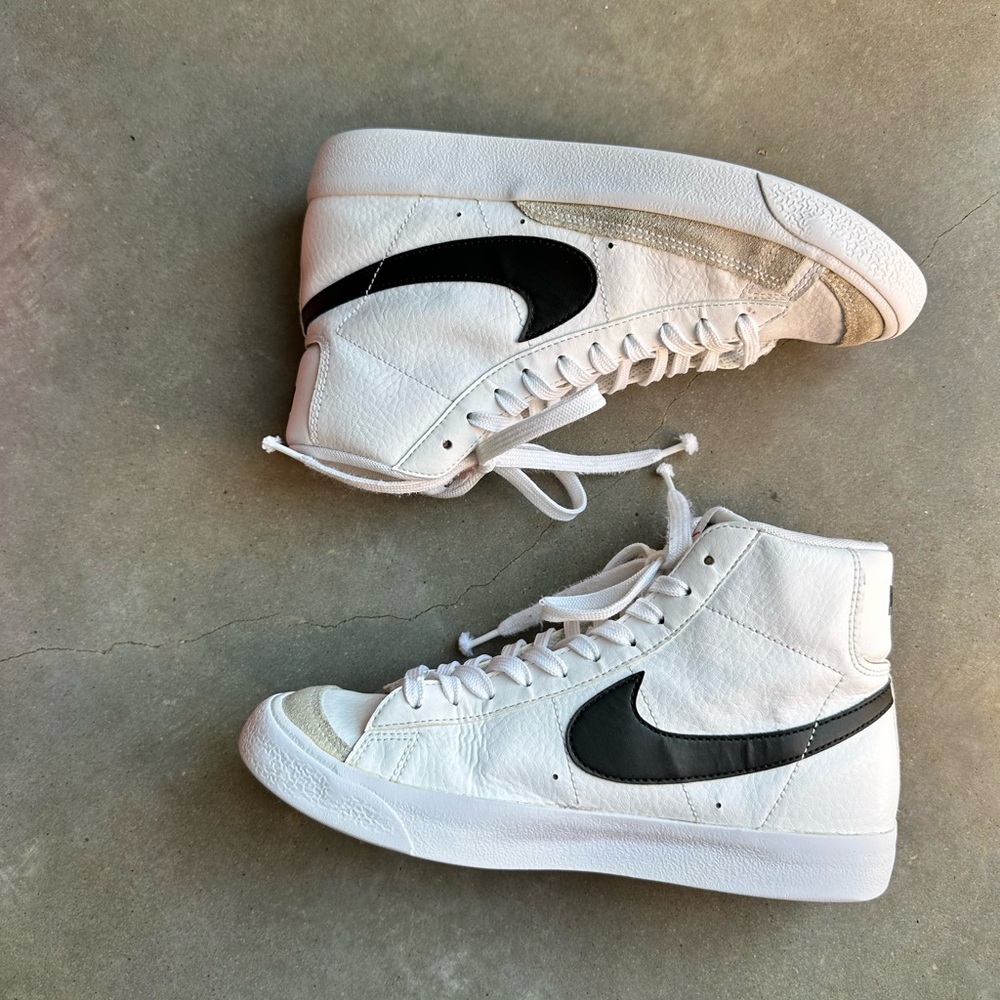 Nike blazer mid ‘77 big kids shoes size 6Y pre owned with box